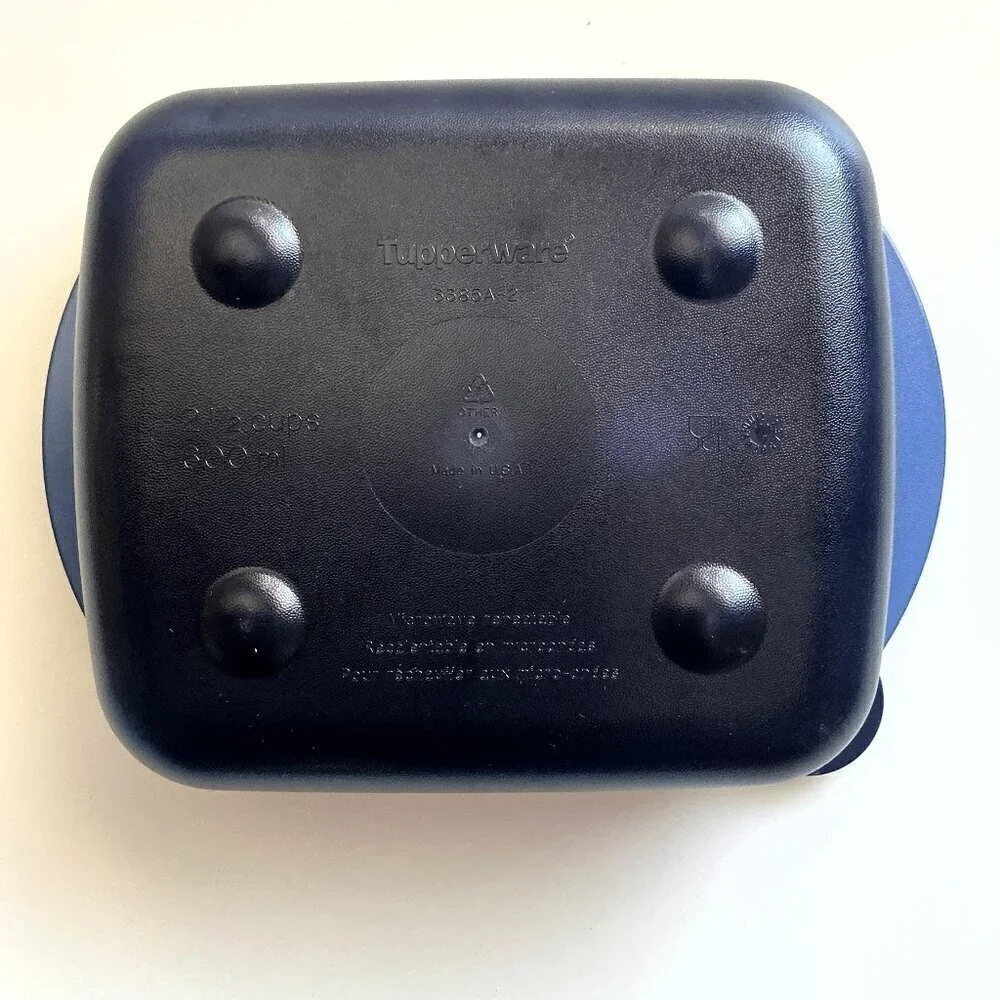 TUPPERWARE VENT N SERVE WITH LID
